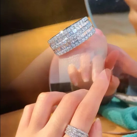 18K White Gold Women Natural Diamond Ring - Picture 5 of 7